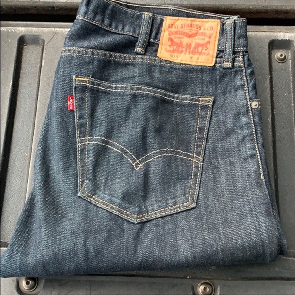 Men Levi Jean size 38x32 style 505